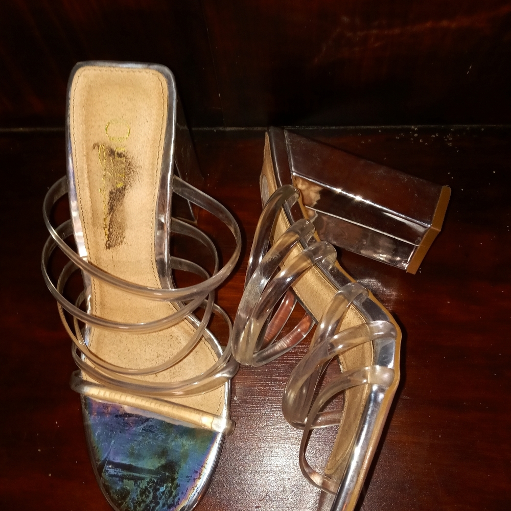 Heels - Picture 3 of 3